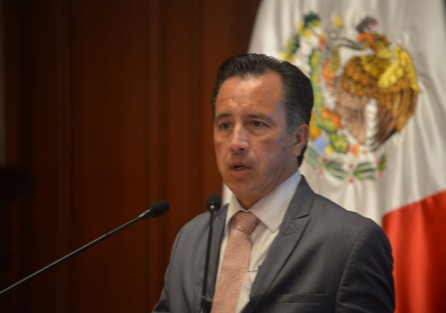 El gobernador Cuitláhuac García felicitó a la jefa de Gobierno de la Ciudad de México, Claudia Sheinbaum, por la captura de <em>El Vani</em>, presunto integrante de la Familia Michoacana, revelando que dicho personaje y el grupo delictivo han cometido actos de violencia en Veracruz. 