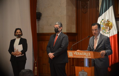 El gobernador Cuitláhuac García Jiménez reveló que el grupo delictivo La Familia Michoacana ha causado actos de violencia en Veracruz e incluso apoyó a candidatos en las pasadas elecciones por la Alcaldía, específicamente en los municipios de Jesús Carranza y Sayula de Alemán.  