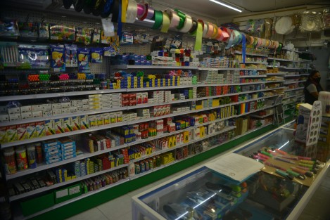 Papelerías del centro de la ciudad de Xalapa se declaran listas para la venta de útiles escolares e insumos para las medidas sanitarias contra Covid-19, que están siendo incluidas en las listas de útiles de los pequeños que acudan a clases presenciales.