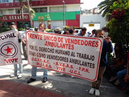 Gustavo Méndez Gallardo, líder de los inconformes, dijo que las denuncias, seis al momento, derivan del desalojo del 17 de julio en la zona de Los Sauces. Son 8 los comerciantes que fueron afectados, por lo que en fechas próximas estarían acompañando a otros denunciantes. 
