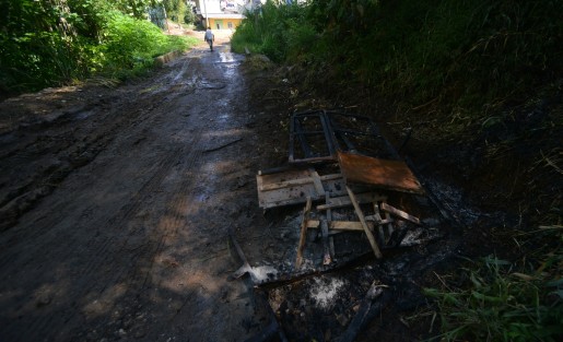Vecinos de la colonia Gutiérrez Barrios de la ciudad de Coatepec, Ver., reportaron el hallazgo del cuerpo de una mujer, en la calle 16 de septiembre. Presuntamente estaba amordazado y con señas de haber sido quemada.  
