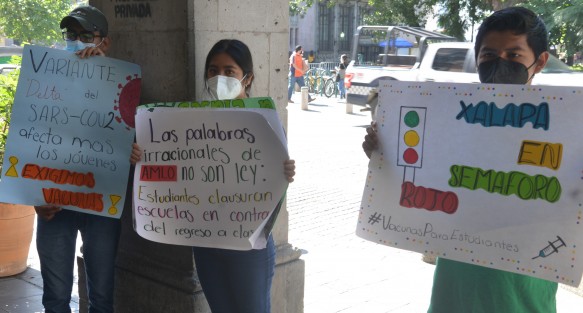 Jóvenes antorchistas se volvieron a pronunciar contra el regreso a clases presenciales por considerar que se pone en riesgo la salud de los estudiantes al congregarlos. Por ello el día 26 de agosto se congregarán en varias ciudades del país para formar cadenas humanas en contra la medida.