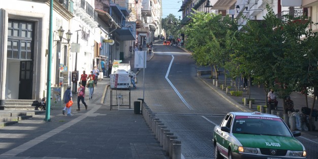Luego las protestas de comerciantes del centro de Xalapa, las autoridades decidieron abrir por horarios escalonados la circulación en el Centro Histórico. 