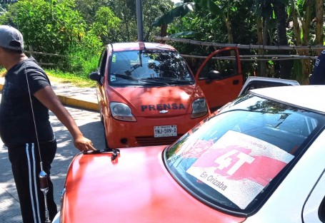 El periodista y locutor, Jacinto Romero Flores, fue asesinado a balazos la mañana de este jueves, cuando circulaba en su automóvil sobre las calles de la Unidad Habitacional Potrerillo, en Ixtaczoquitlán. Se desconoce el posible móvil del atentado.  
