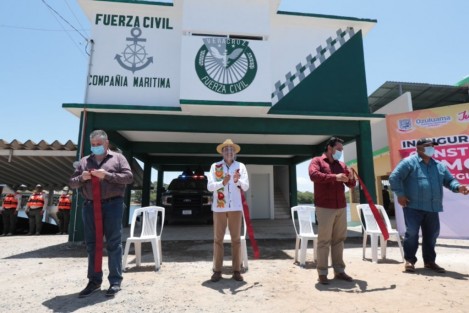  Con mejor seguridad pública se fortalece el combate a la pesca furtiva y el abigeato, delitos que afectan las actividades productivas de la zona, destacó el gobernador Cuitláhuac García Jiménez al inaugurar el módulo de la Compañía Marítima de la Fuerza Civil en la localidad Cucharas. 