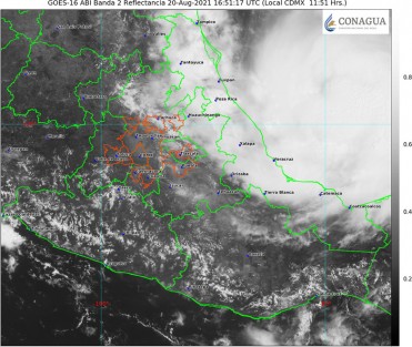 El huracán GRACE de categoría 1 continúa desplazándose sobre el Golfo de México con centro localizado a las 1000 h, aproximadamente a 250 km al noreste del municipio de Veracruz y a 325 km al este de Tuxpan, presenta vientos máximos sostenidos de 140 km/h y rachas de 165 km/h, moviéndose al oeste a 22 km/h.

