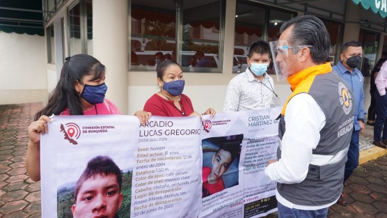  Familiares de desaparecidos piden apoyo al gobernador del estado. 