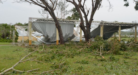 Unidad deportiva de Gutiérrez Zamora quedó totalmente destruida. 