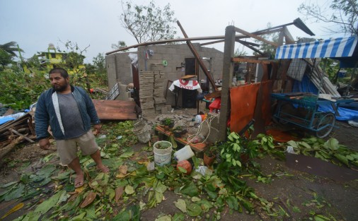 Son cientos de familias en la región de Tecolutla y Gutiérrez Zamora, las que permanecen sin energía eléctrica y agua potable, y se encuentran en espera de que las autoridades locales y estatales les presten ayuda.  