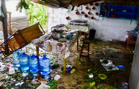 Son cientos de familias las que permanecen sin energía eléctrica y agua potable; se encuentran en espera de que las autoridades locales y estatales les presten ayuda. 