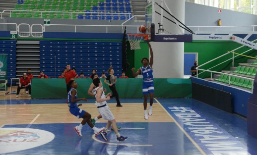 Este lunes dio inicio el Campeonato FIBA Sub-16 de las Américas, en el Gimnasio del Campus para la Cultura, las Artes y el Deporte de la Universidad Veracruzana, conocido como Nido del Halcón, con la participación de las mejores 8 selecciones de América. El acceso a los partidos será bajo el formato burbuja siguiendo todos los protocolos de bioseguridad de FIBA, y tendrá un costo de 50 pesos, mismos que serán donados a los damnificados por el huracán Grace. 