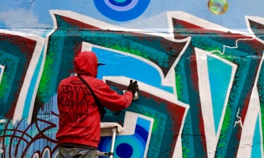 La revista Fundamentos, periodismo documental, en colaboración con artistas urbanos veracruzanos, rehabilitó el área verde de la Avenida Primero de Mayo en la ciudad de Xalapa.