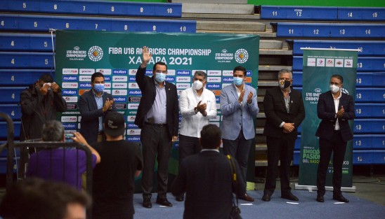  En representación del Gobernador Cuitláhuac García Jiménez, el Encargado de Despacho de Dirección General del Instituto Veracruzano del Deporte, Alberto Nava Lozano, acompañado de autoridades de la FIBA y Halcones de Xalapa, inauguró la tarde de este lunes el Premundial de Baloncesto U16 Varonil, que tiene lugar del 23 al 29 de agosto en la ciudad de Xalapa, Ver.  