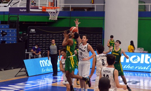 En el duelo más cerrado, pero también el de menor puntaje, de la jornada 1 del Campeonato FIBA Sub-16 de las Américas, el seleccionado de Brasil, llegando de atrás, derrotó a la selección anfitriona, México, por marcador de 69 a 59. 