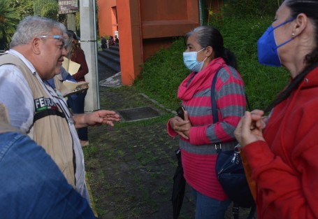 Con un dispositivo de seguridad discreto y con algunas protestas y peticiones, en punto de la 7 de la noche llegó el presidente Andrés Manuel López Obrador a el Museo Kaná de la ciudad de Xalapa, donde se realizaría una reunión privada con autoridades estatales.