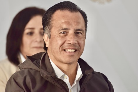 El Gobernador de Veracruz, Cuitláhuac García Jiménez, destacó que la entrega de apoyos será directo, que en el pasado por malversación de fondos presuntamente para  apoyos, incluso se endeudó al estado, poniendo como ejemplo un adeudo con una cadena de supermercados. Ahora se hará un buen manejo, aseguró.   