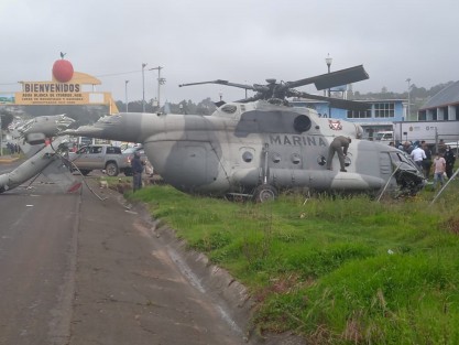 En redes sociales el Gobernador Cuitláhuac García confirmó la caída de un helicóptero de la Marina en Agua Blanca Iturbide, Hidalgo, en el cual viajaba el Secretario de Gobierno, Eric Cisneros, quien al igual que los demás tripulantes están a salvo, sólo con golpes leves. 