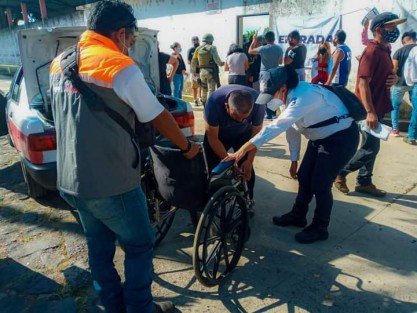 El licenciado Mario Chama agradeció también las atenciones de elementos de SEDENA al aplicar la vacuna a personas que por alguna condición física o discapacidad no pudieron trasladarse a la Unidad deportiva y fueron vacunados en su domicilio. 