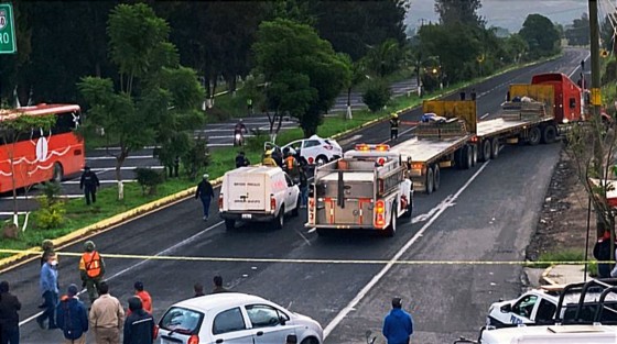 La mañana de hoy se presentó un accidente en la carretera Xalapa-Veracruz a la altura del 63 Batallón de Infantería. Desgraciadamente una persona perdió la vida en dicho accidente, las versiones indican que fue un choque entre un automóvil y un tráiler. 

