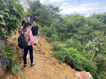 El día de hoy en compañía de servidores públicos del H. Ayuntamiento de Banderilla y personal de la Secretaría de Bienestar, el alcalde Juan Manuel Rivera González continuó con los recorridos de supervisión y limpieza en las zonas afectadas por el huracán Grace, en ese municipio. 
