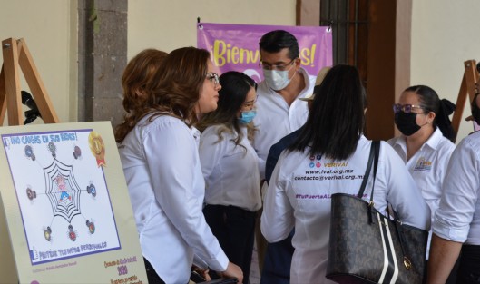 En los bajos del palacio de gobierno de esta capital, autoridades del IVAE  inauguraron  Exposición de Dibujo Infantil 