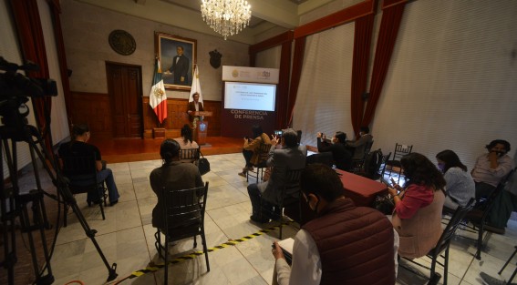 El Gobernador Cuitláhuac García presentó un informe de las actividades realizadas durante la jornada de ayer en atención a los afectados por el huracán Grace. Reconoció que aún hay localidades incomunicadas.