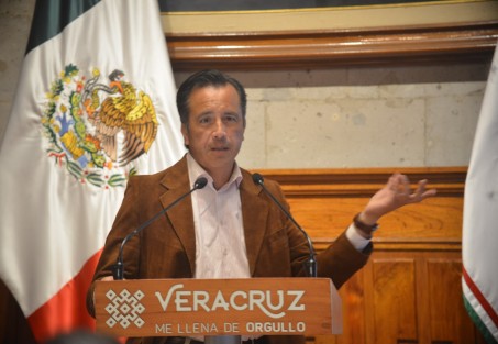 Cuitláhuac García dijo que en cuanto haya vacuna y autorización para vacunar a menores de edad por supuesto que se hará, pero mientras no haya la instrucción, sólo  se acatará lo que por ley se indique.    