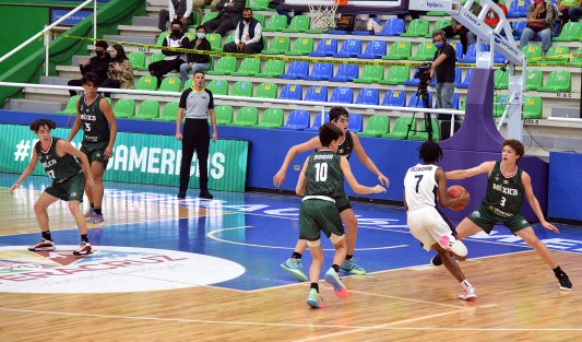 En partido de cuartos de final del Campeonato U16 de FIBA Américas que se realiza en Xalapa, se enfrentaron los equipos de Estados Unidos y México, con resultado final de 123 a 53, en favor de los eternos campeones de la zona. 