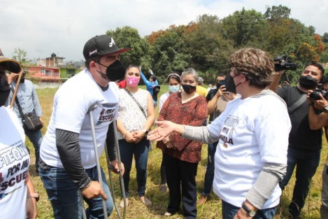 La titular de la SEP, Delfina Gómez Álvarez, visitó la escuela primaria 20 de Noviembre en la ciudad de Xalapa, donde admitió que hay diversas necesidades en los planteles educativo, pero que todo está listo para el regreso a clases. 