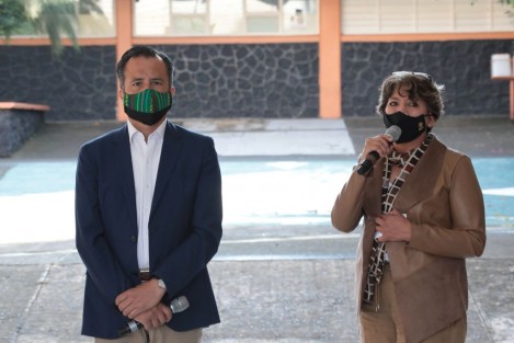 Acompañado de la titular de la SEP, Delfina Gómez, el Gobernador de Veracruz, Cuitláhuac García Jiménez, inauguró el ciclo escolar 2021-2022, en la Secundaria Técnica No. 3, de Xalapa, Ver.