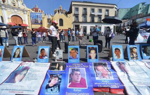 Al conmemorarse este 30 de agosto el Día Internacional de la Víctimas de Desaparición Forzada, familiares de desaparecidos en el estado de Veracruz, se manifestaron frente al Palacio de Gobierno demandando a la Fiscalía se aceleren las investigaciones. 