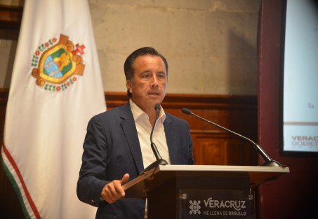 Al presentar el informe de las acciones de atención los días 28 y 29 de agosto, en beneficio de la población afectada por el huracán Grace, el gobernador Cuitláhuac García Jiménez dio a conocer que en 12 municipios de la Huasteca Baja y la zona costera han sido entregados 27 mil 828 insumos básicos.