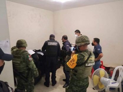 La Secretaría de Seguridad Pública, a través de la Policía Estatal, en coordinación con Secretaría de la Defensa Nacional mantienen operativo para la revisión de armamento a elementos de la Policía Municipal de Tihuatlán. 