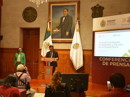 Con la entrega de 181 mil 583 insumos diversos en 25 municipios avanza la recuperación de miles de habitantes afectados por el huracán Grace, expresó el Gobernador Cuitláhuac García en su conferencia de prensa. 
