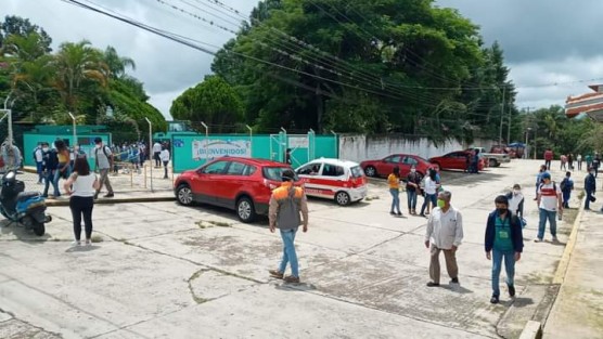En otras actividades, Protección Civil Teocelo y Seguridad Pública Municipal, continúa con el operativo Escuela Segura, en el regreso presencial de escuelas de Cabecera Municipal y Comunidades.