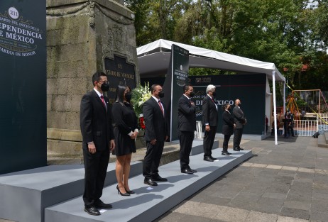 Guardia de Honor de la Secretaría del Medio Ambiente (SEDEMA), encabezada por su titular Juan Carlos Contreras Bautista. 