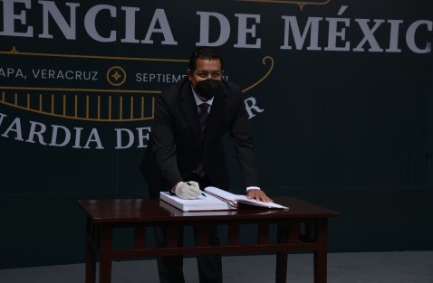 Guardia de Honor de la Secretaría del Medio Ambiente (SEDEMA), encabezada por su titular Juan Carlos Contreras Bautista. 