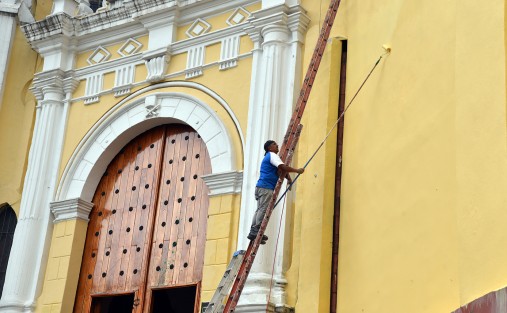 Autoridades eclesiásticas de la Catedral de Xalapa han solicitado el apoyo para la costosa tarea de volver a darle lucimiento a uno de los edificios corazón de Xalapa, ya que debido al desgaste normal por el clima y al vandalismo, da un mal aspecto. 