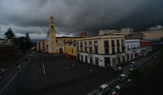Al mal tiempo, buena cara... máxime en Xalapa, donde después de la tormenta, es común volver a ver salir el sol. 