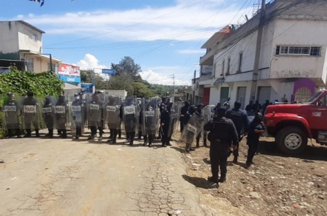 La SSP asegura que el operativo de desalojo de la carretera Xalapa- El Castillo, en la capital del estado, y liberación vehicular se realizó en cumplimiento estricto de la ley y tuvo saldo blanco, sin daños a terceros; asimismo fueron detenidas dos personas por alterar el orden público.

