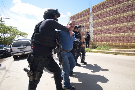 En el desalojo, dos personas fueron detenidas. 