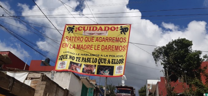 La agresividad de su lona es a causa de que cuando han ocurrido robos, la policía no acude a auxiliarlos, y cuando lo hacen, es varias horas después. Por ello se han organizado para realizar rondines nocturnos. 