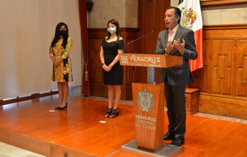 El Gobernador Cuitláhuac García presentó a la ex diputada federal Dorheny García Cayetano como nueva Secretaria del Trabajo, Previsión Social y Productividad. 