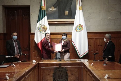 Al entregar reconocimientos y medallas a alumnas que destacaron académicamente en el Instituto Tecnológico Superior de Coatzacoalcos (ITESCO), el gobernador Cuitláhuac García Jiménez las exhortó a poner sus conocimientos al servicio de la sociedad.