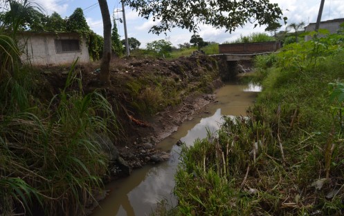 Aunque recibieron la promesa de que las aguas que fluyen desde otras comunidades serían entubadas, esto no se ha concretado. También se les prometieron otras obras, pero nada han recibido.