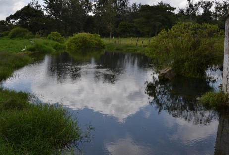 Aunque recibieron la promesa de que las aguas que fluyen desde otras comunidades serían entubadas, esto no se ha concretado. También se les prometieron otras obras, pero nada han recibido.