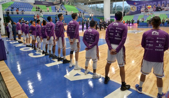 Cabe recordar que hace apenas unos días el roster de Halcones de Xalapa fue modificado debido a la baja de dos de los elementos por indisciplina. Ahora el coach, Brian Rowson ha tenido que ajustar la estrategia, aún sin éxito, pues el equipo no ha podido conocer el sabor de la victoria.  