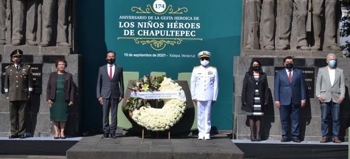 El gobernador, Cuitláhuac García, acompañado de mandos militares, rindió homenaje a Los Niños Héroes en el 174 Aniversario de su Gesta Heroica. Asistieron los titulares del Poder Judicial y Legislativo, así como el Alcalde de la Capital.