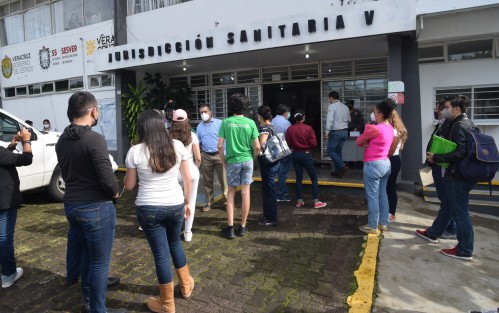 La aplicación de la vacuna se efectuó en las instalaciones de la Jurisdicción Sanitaria V. 