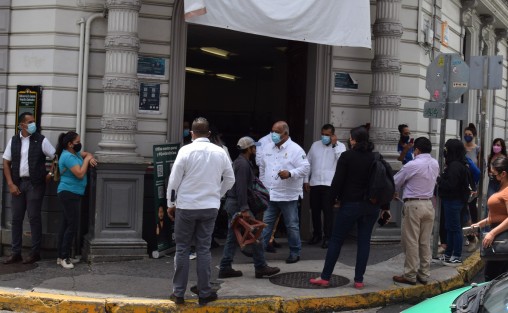 El Secretario de Gobierno, Eric Cisneros Burgos, acudió a las oficinas del SAT a realizar su trámite de su Firma Electrónica, misma que es necesaria para diversos trámites, entre ellos la obtención de la Cédula Profesional. 